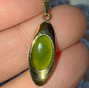 New Zealand Ariki Nephrite Jade Gold Pendant W/ 18k Filled Gold Chain Necklace